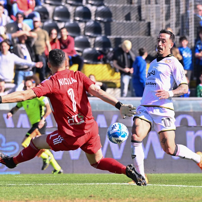 Di Mariano realizza il gol del vantaggio a Pisa (foto di Tullio Puglia)