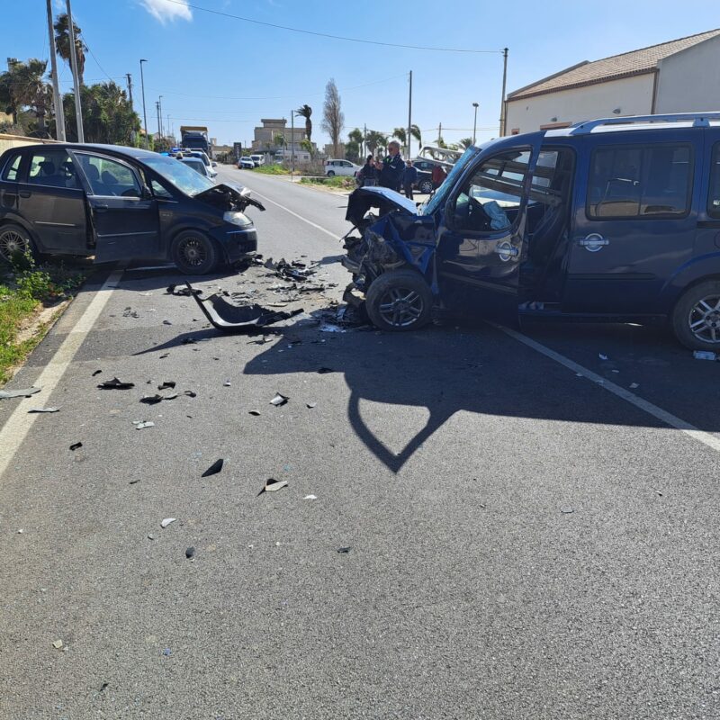 L'incidente a Marsala: feriti i due conducenti