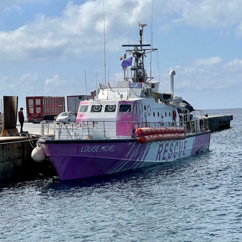 La Louise Michel al porto di Lampedusa