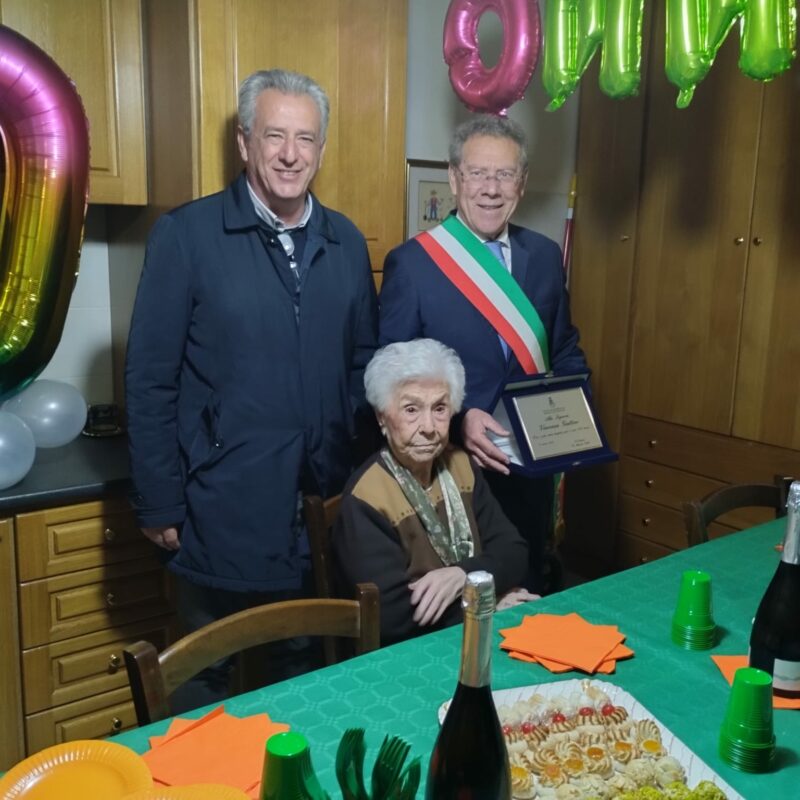 Marsala festeggia nonna Vincenza Giattino, cento candeline e una targa