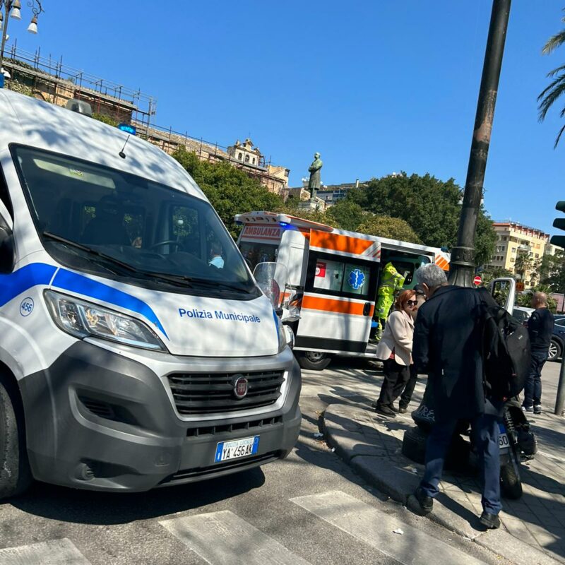 Polizia municipale e ambulanza via Libertà