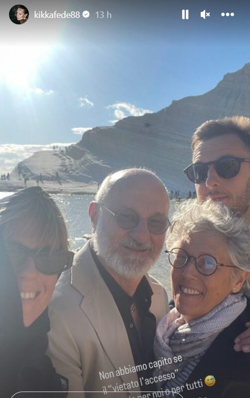 La famiglia Pellegrini, selfie alla Scala dei Turchi