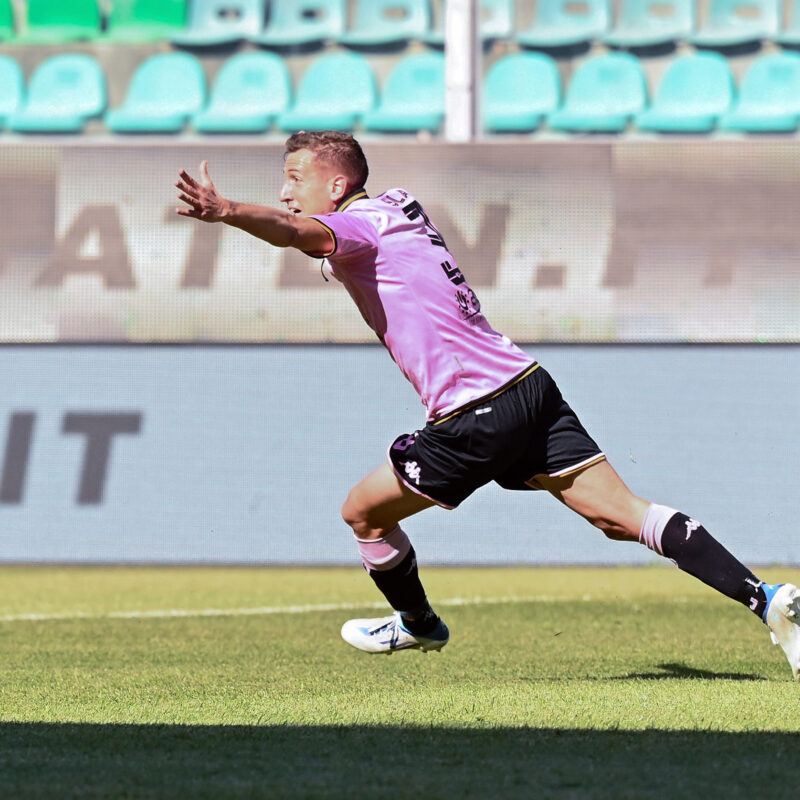 Sala esulta dopo il gol (foto Tullio Puglia)