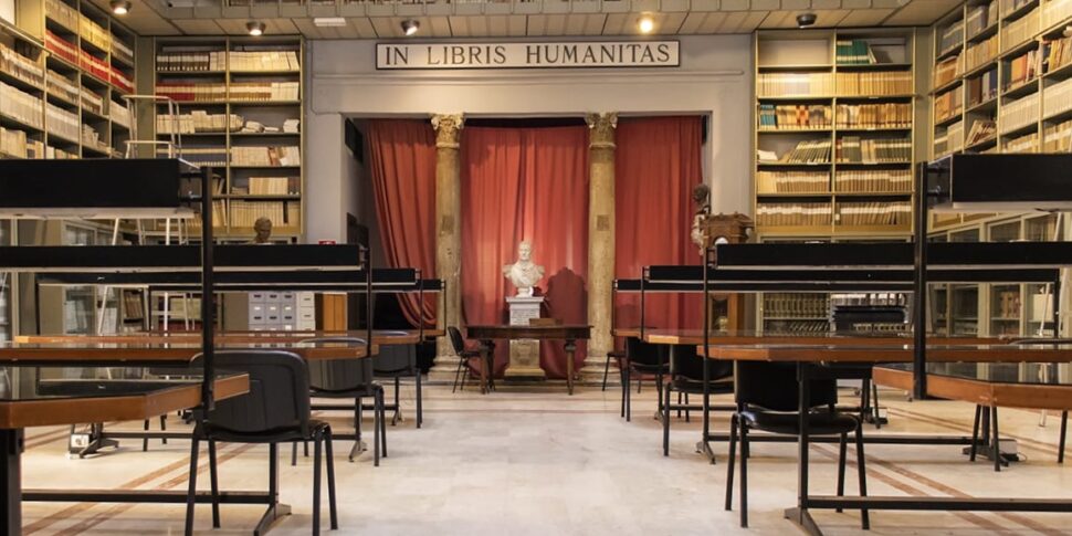 https://assets.gds.it/2023/04/biblioteca_fardelliana-970x485.jpeg