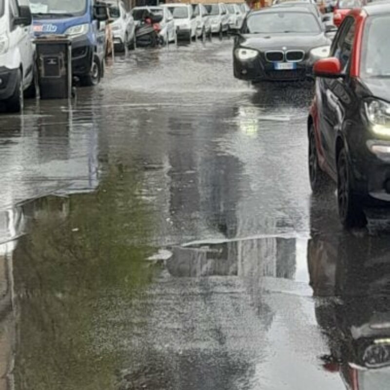 Pioggia, a Messina le fognature vanno in tilt: allagamenti e traffico