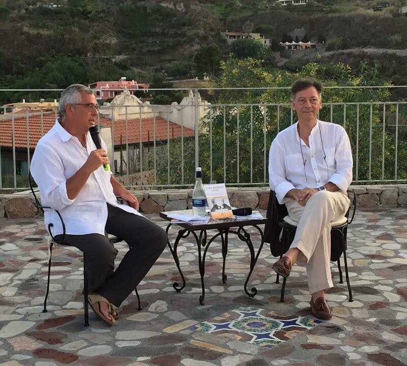 Alberto Siracusano e il dietologo Giuseppe Rando in occasione della presentazione di un libro (foto notiziarioeolie.it)
