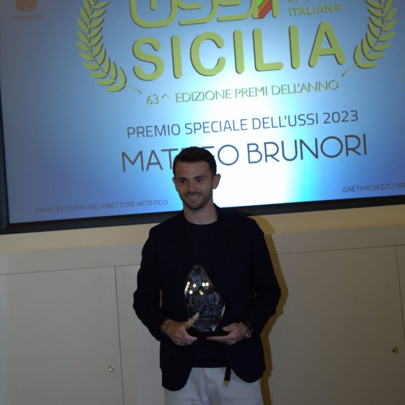 Matteo Brunori premiato dall'Ussi