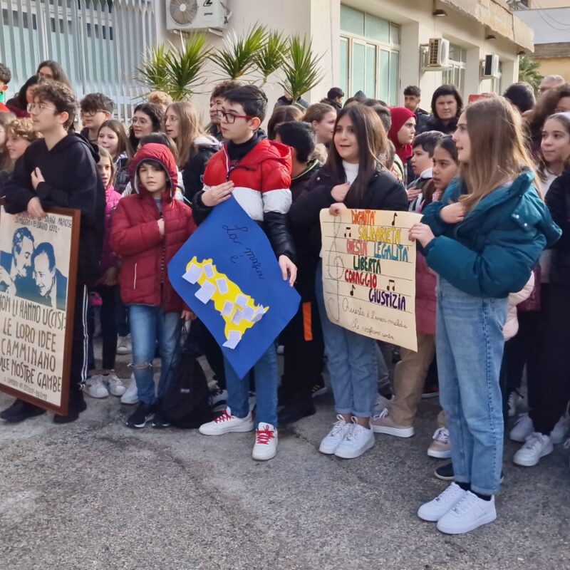 Il flash mob a Campobello di Mazara dopo la cattura di Matteo Messina Denaro