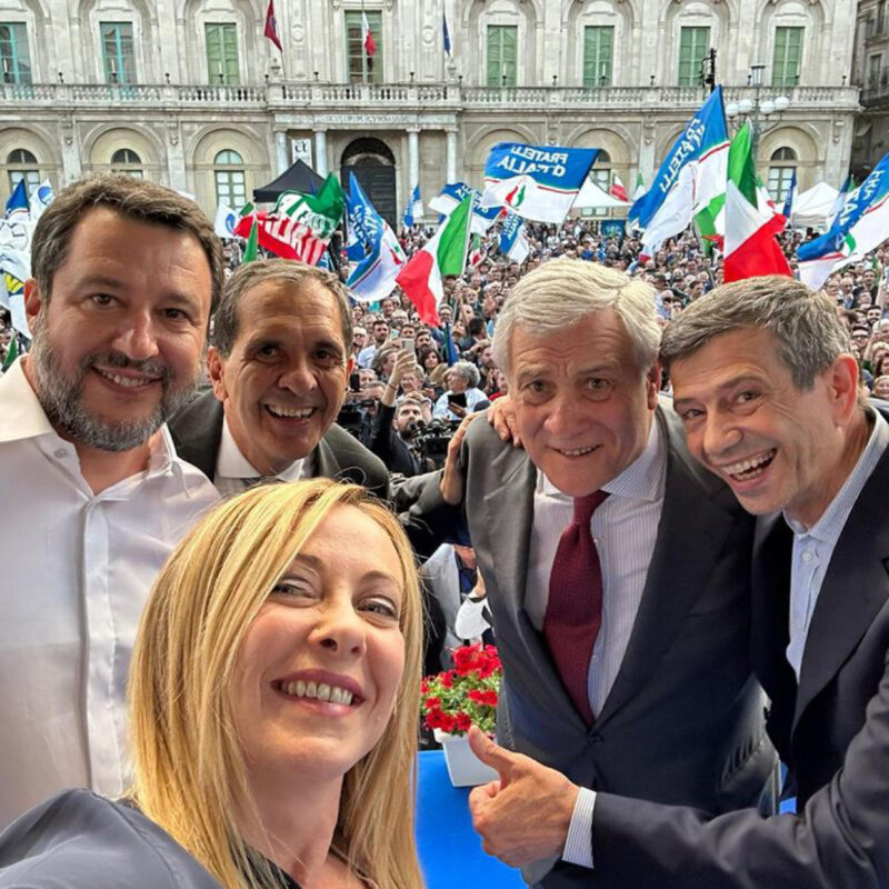 Selfie per i leader del centrodestra a Catania