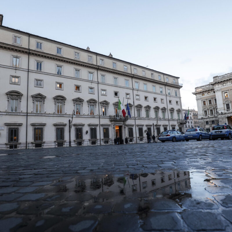 Una veduta esterna di Palazzo Chigi durante la riunione Consiglio dei Ministri, Roma, 15 Febbraio 2022. ANSA/GIUSEPPE LAMI