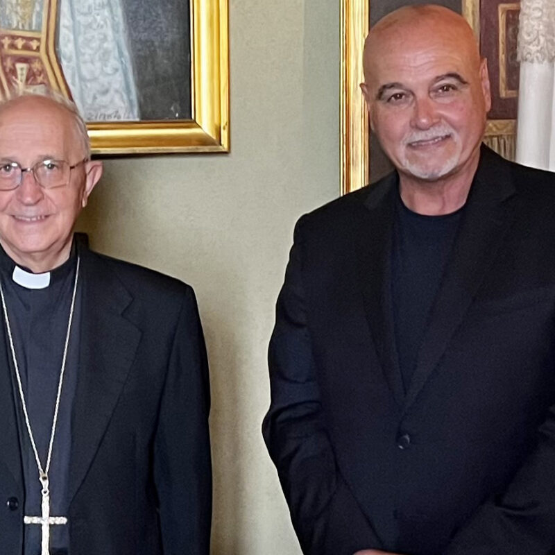 Il cardinale Fernando Filoni insieme al presidente del Centro Studi Federico II Giuseppe Di Franco