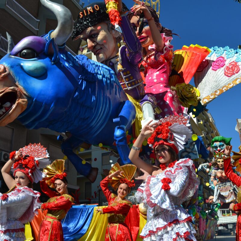Un carro allegorico dell’edizione 2020 del Carnevale di Sciacca (foto Pantano)