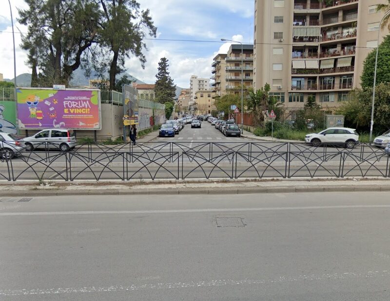 Viale Regione Sicilia, all'altezza di via Evangelista Di Blasi