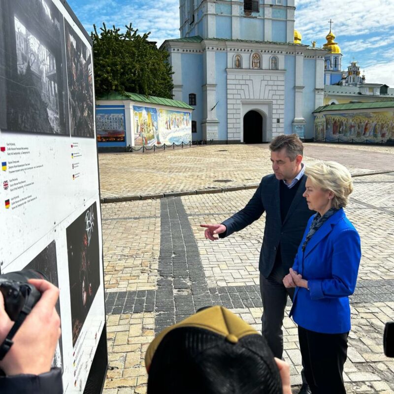 La presidente della Commissione europea, Ursula von der Leyen, in visita a Kiev