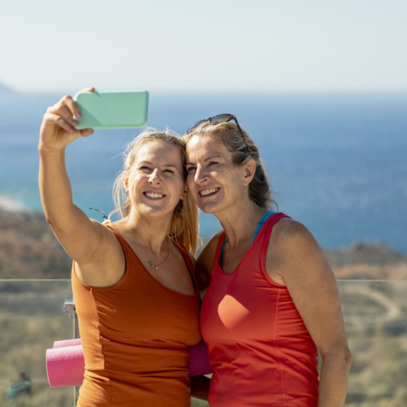 Selfie e smartphone al sole mettono a rischio gli occhi