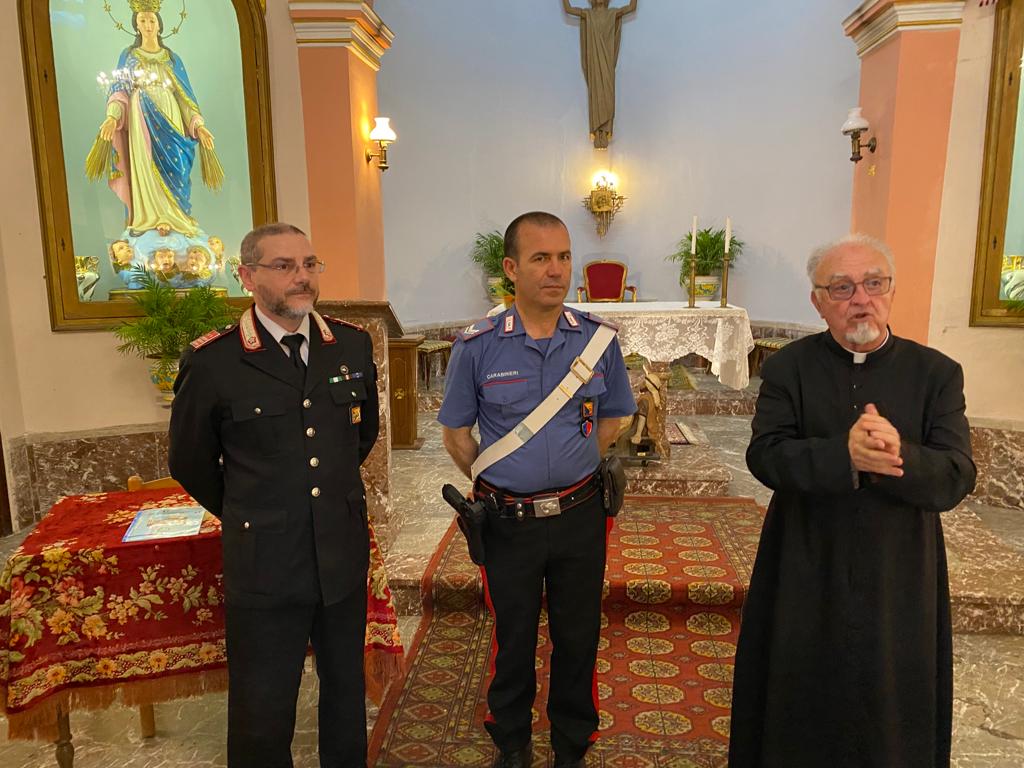 Lipari, in chiesa per evitare le truffe online: protagonisti il parroco e  il maresciallo dei carabinieri - Giornale di Sicilia