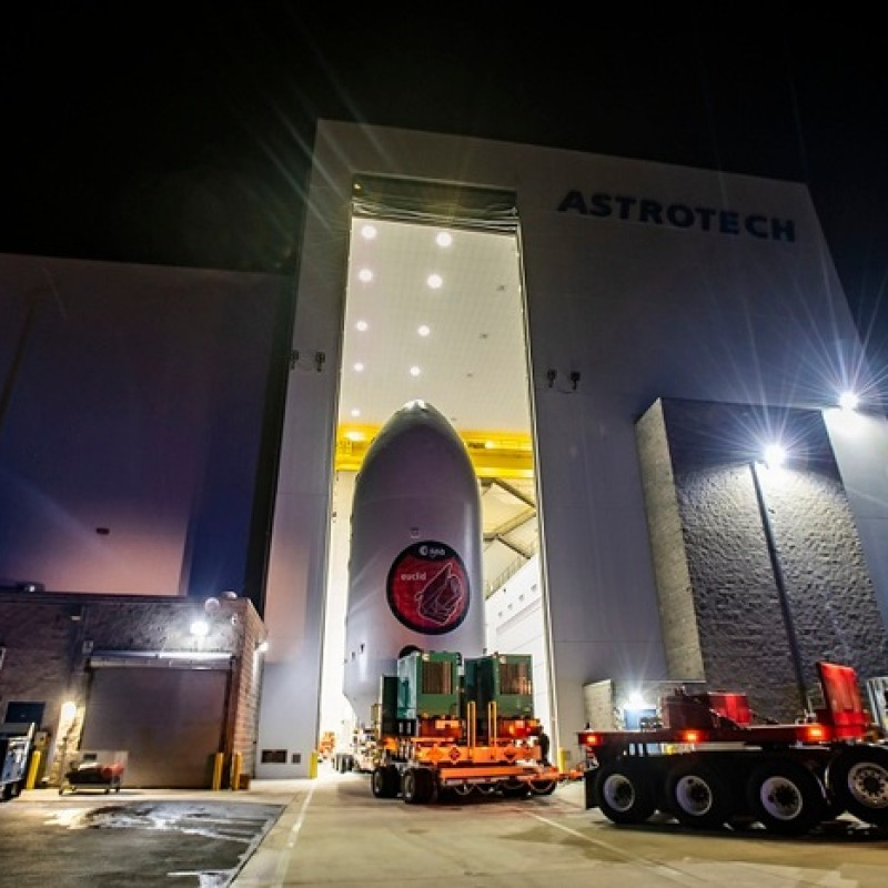 Il satellite Euclid trasportato verso la rampa di lancio a Cape Canaveral (fonte: SpaceX)