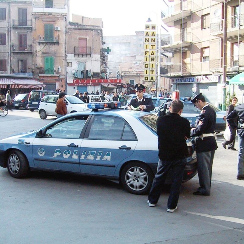 La polizia al Borgo Vecchio in una foto d'archivio