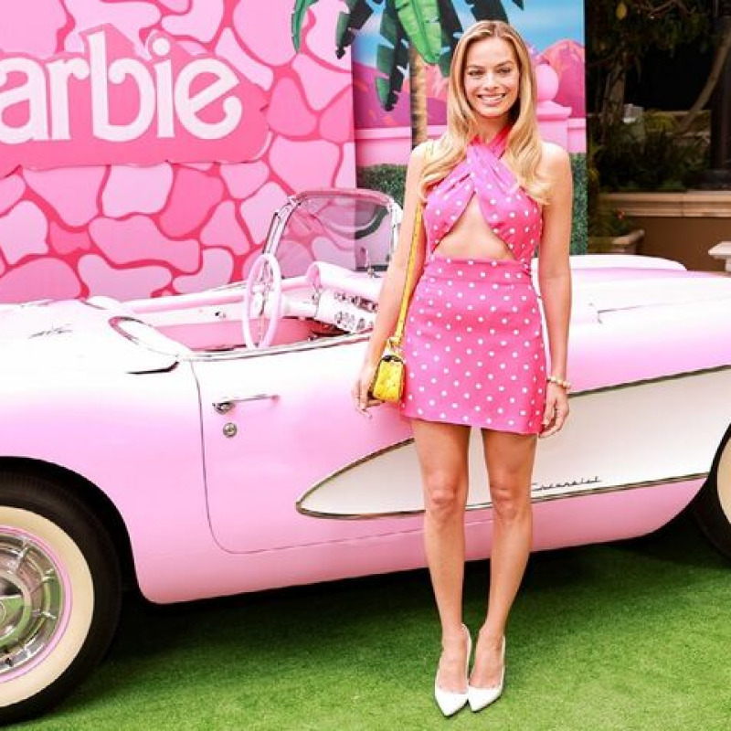 Valentino Pink PP look disegnato appositamente per Margot Robbie CREDITI: Valentino/GettyImages