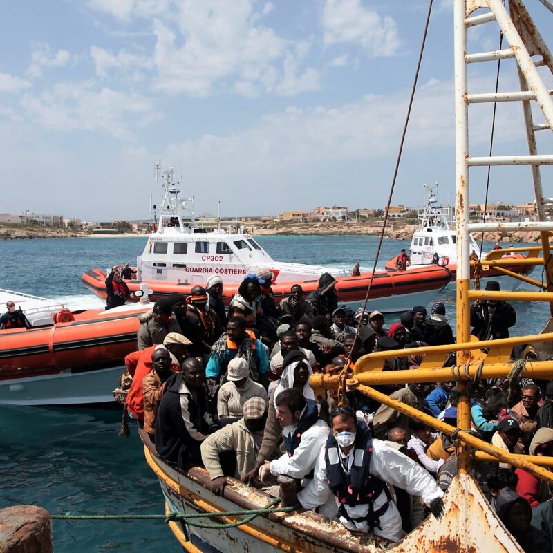 Le motovedette della Capitaneria di Porto impegnate per recuperare migranti in mare, Lampedusa, 28 giugno 2023. The patrol boats of the Port Authority engaged in recovering migrants at sea, in Lampedusa, Italy, 28 June 2023. ANSA/ ELIO DESIDERIO