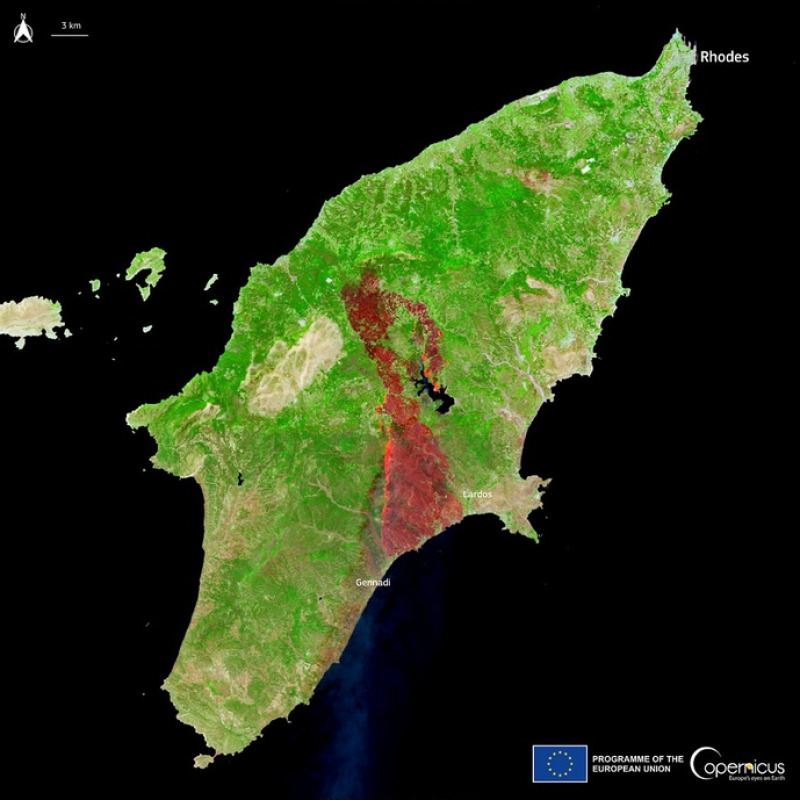 L’isola di Rodi devastata dagli incendi (fonte: Ue, Copernicus Sentinel-2)