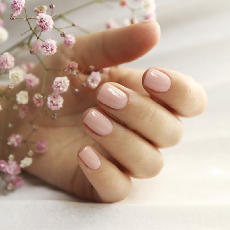 Manicure nude foto iStock.