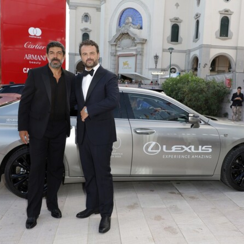 Le stelle del cinema brillano accompagnate da Lexus