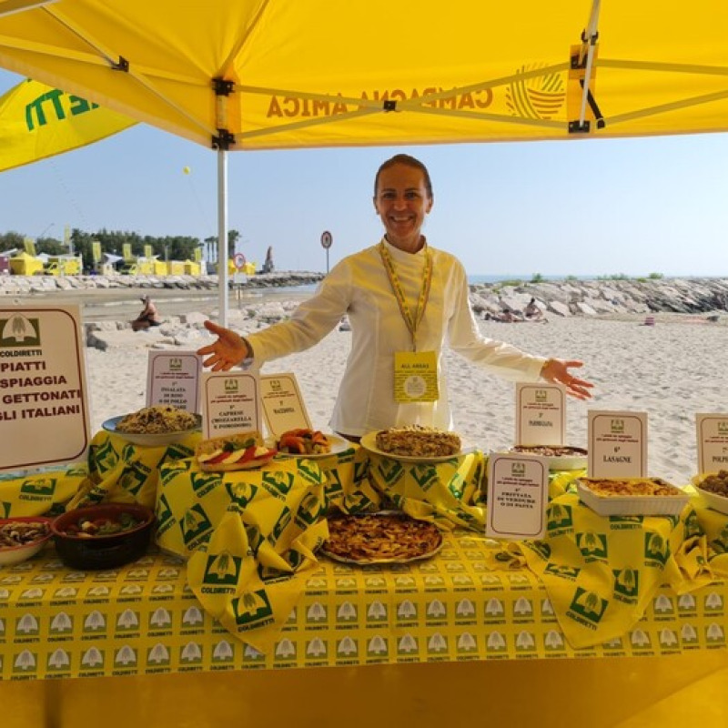 Coldiretti, col caro-vacanze impazza in spiaggia il pranzo al sacco