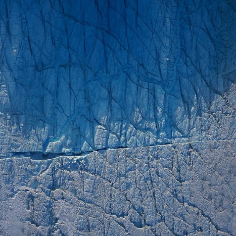 Le fratture nei ghiacciai della Groenlandia fotografate dai droni (fonte: Tom Chudley)