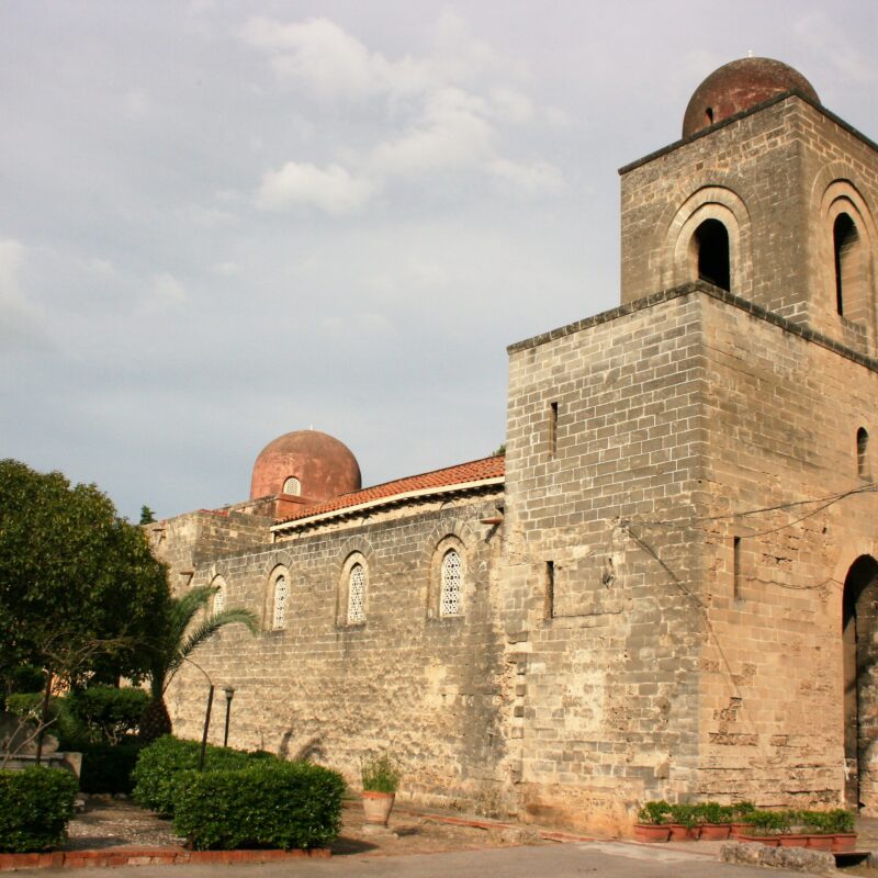 La basilica di San Giovanni dei Lebbrosi, a Palermo