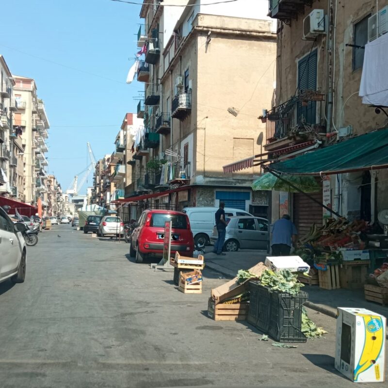 Palermo.La via Montalbo,uno dei quartieri popolari della citta'.._Via Montalbo