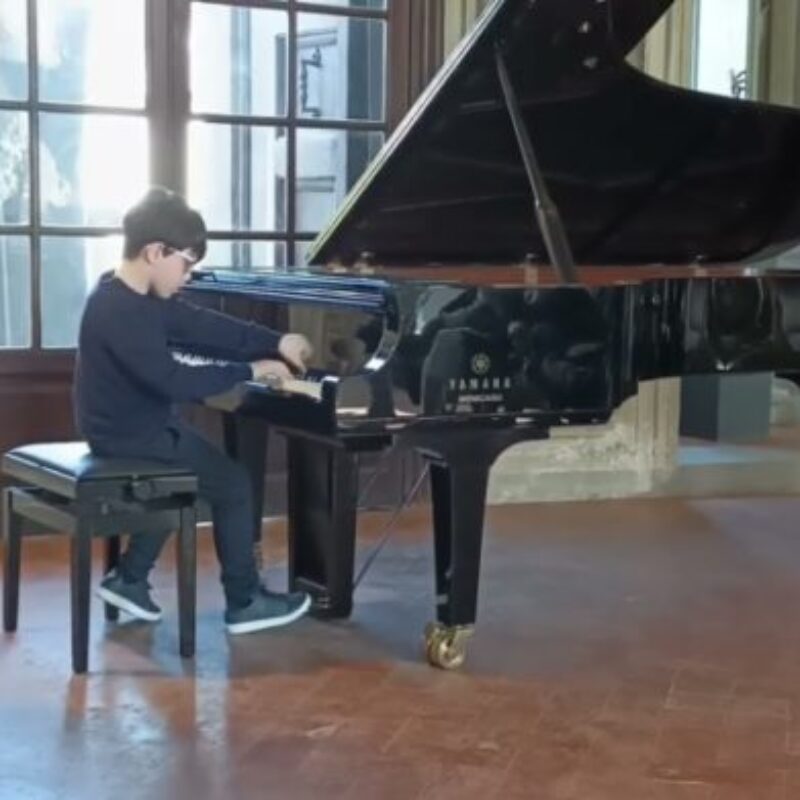 Il giovanissimo pianista Alessandro Piccichè