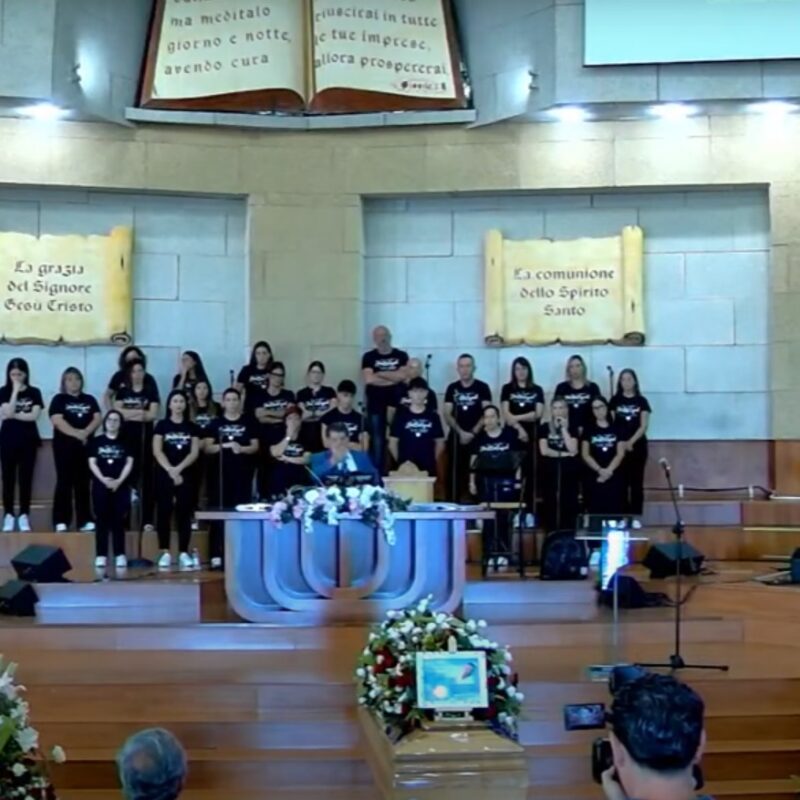 I funerali di Luigi Rossello (dal video della Chiesa Terra Promessa di Gela pubblicato su Youtube)