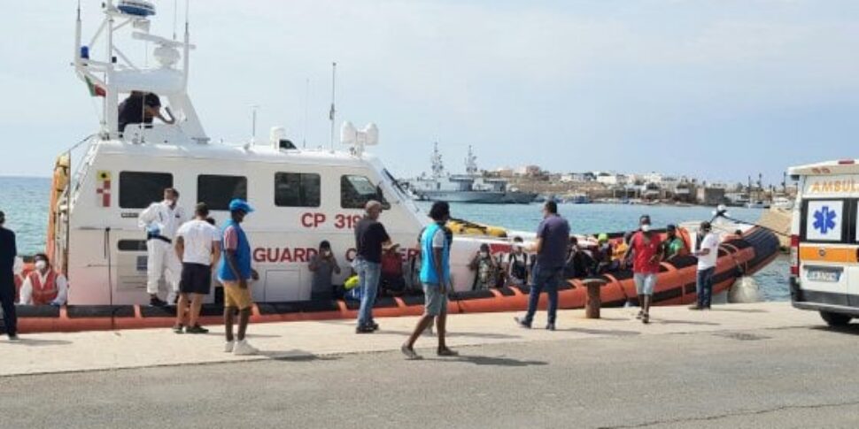 Trasferiti Quasi Tutti I Migranti Da Porto Empedocle In Restano