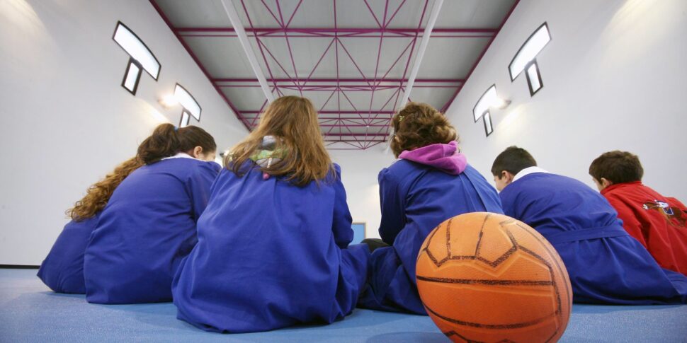 palermo 15\12\2010 ( FOTO PETYX PALERMO) camper giornale di sicilia alla scuola Aloi nella foto: la palestra vuota della scuola aloi