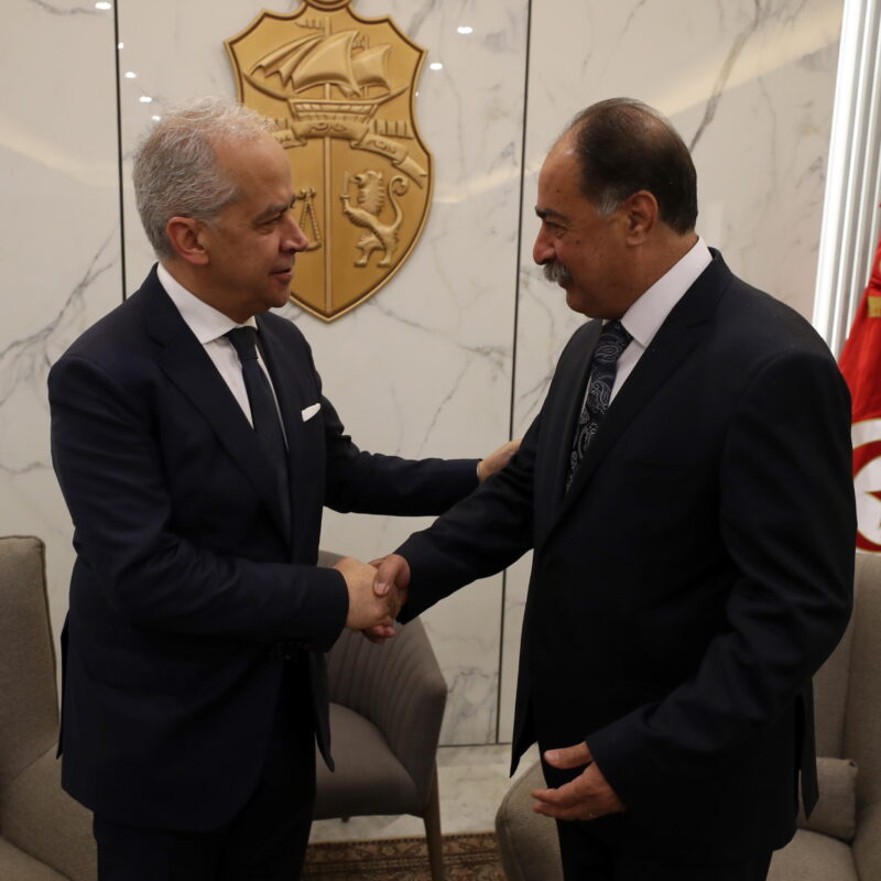 Piantedosi (a sinistra) con il ministro dell'Interno tunisino Kamel Fekih durante un incontro a Tunisi a maggio