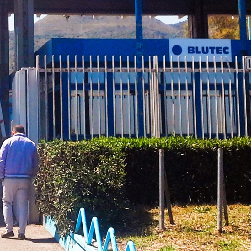 L'insegna con il marchio Blutec nella fabbrica ex Fiat a Termini Imerese (Palermo), 6 maggio 2016. ANSA/ CHIARA GIARRUSSO