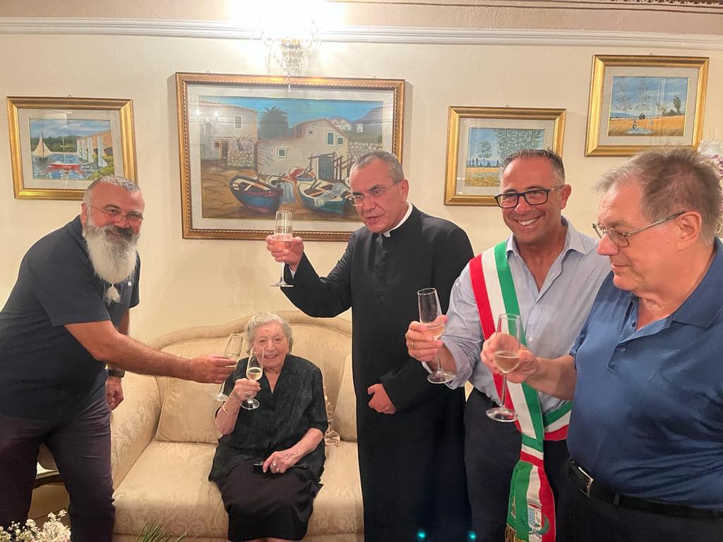 Grande festa per i cento anni di nonna Franca a Terrasini Una