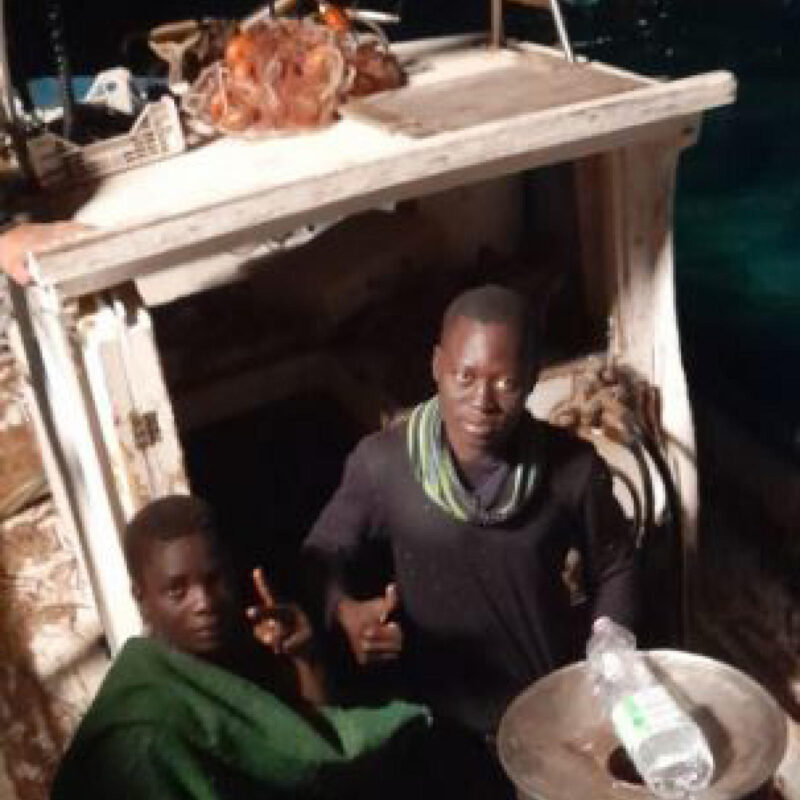 Migranti soccorsi da pescatori a Lampedusa, 20 novembre 2023. ANSA/ CONCETTA RIZZO