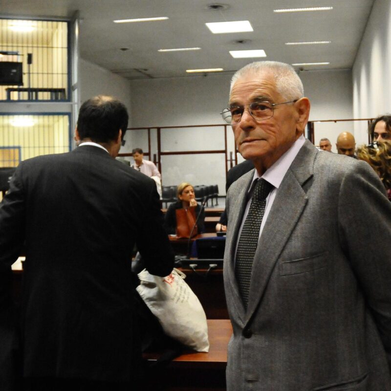 L'ex generale Antonio Subranni nell'aula bunker del carcere Pagliarelli durante il processo sulla trattativa Stato-mafia (foto di Mike Palazzotto/Ansa)
