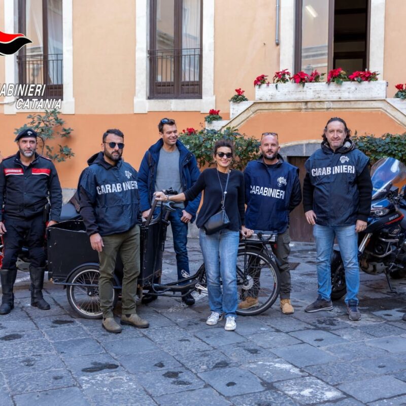 I carabinieri di Ctania restituiscono il triciclo elettrico alla proprietaria