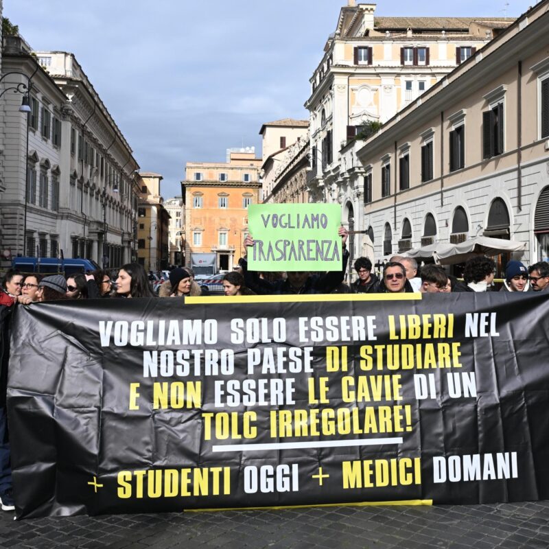 Protesta a Roma contro i test per l'ingresso a Medicina