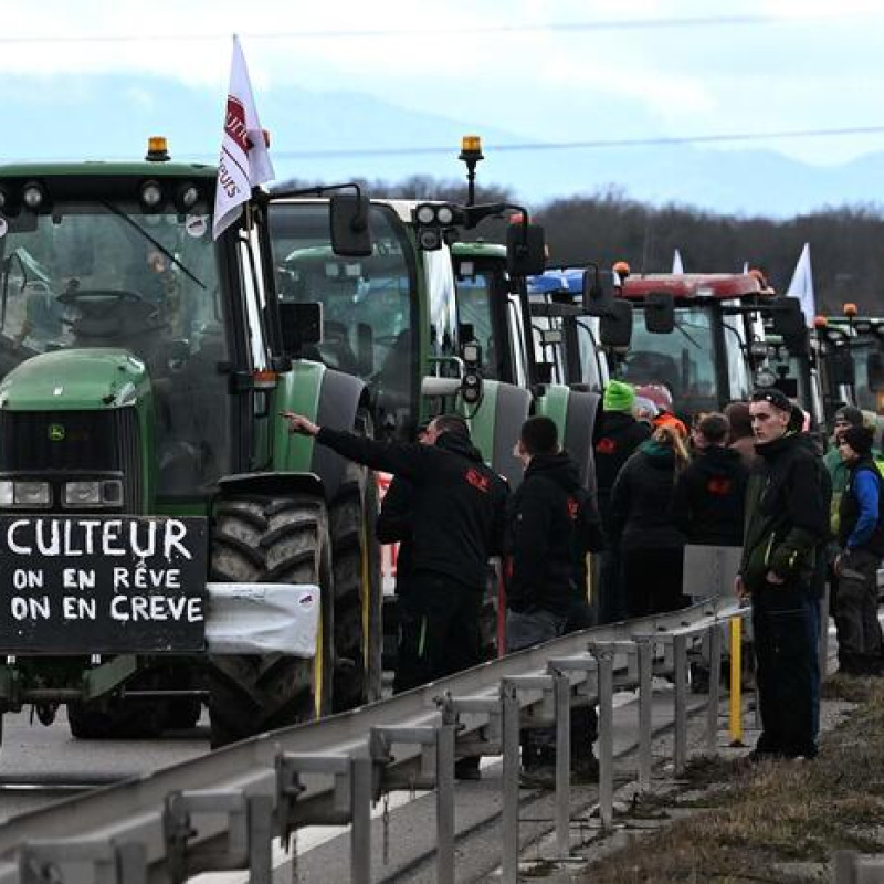 Gli agricoltori europei incontrano von der Leyen, De Croo e Rutte