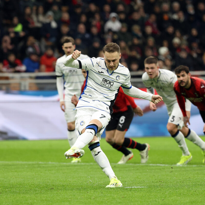 Koopmeiners pareggia su rigore (foto di Matteo Bazzi/Ansa)