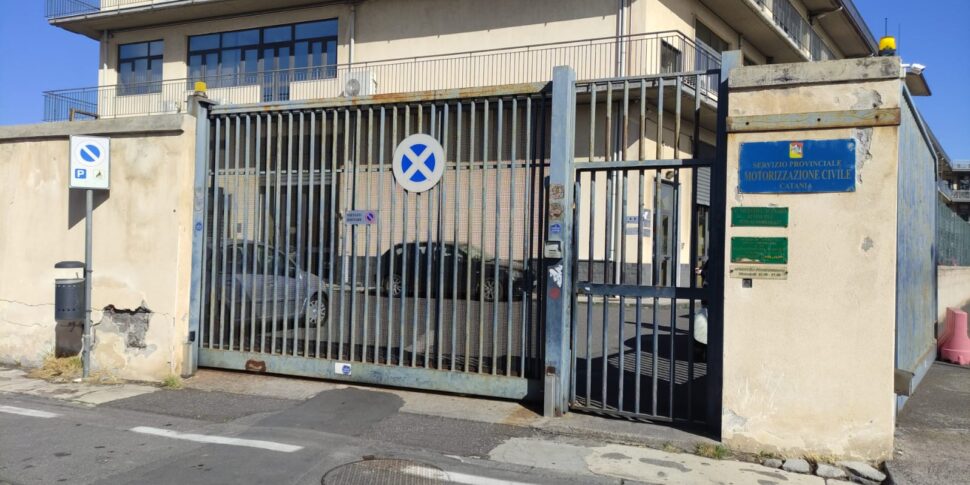 Catania, Insultato E Picchiato Funzionario Della Motorizzazione Durante ...