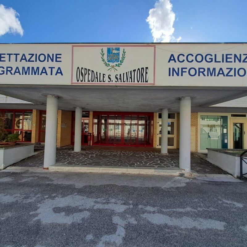 L'ingresso dell'ospedale San Salvatore all'Aquila