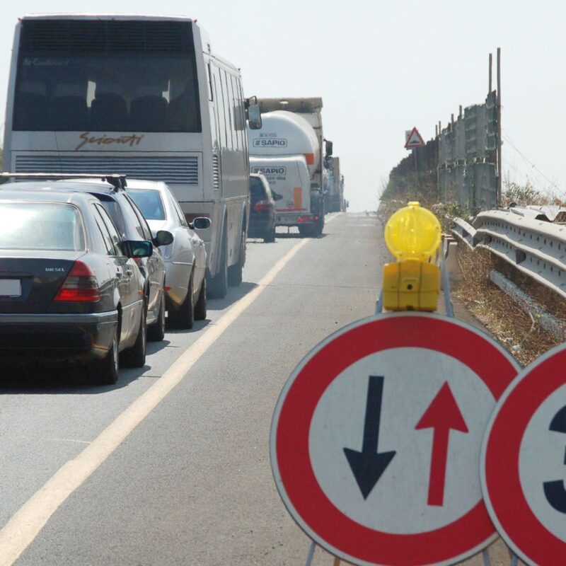 Traffico sulla Statale 114 in occasione di un'interruzione per lavori dell'autostrada Siracusa-Catania