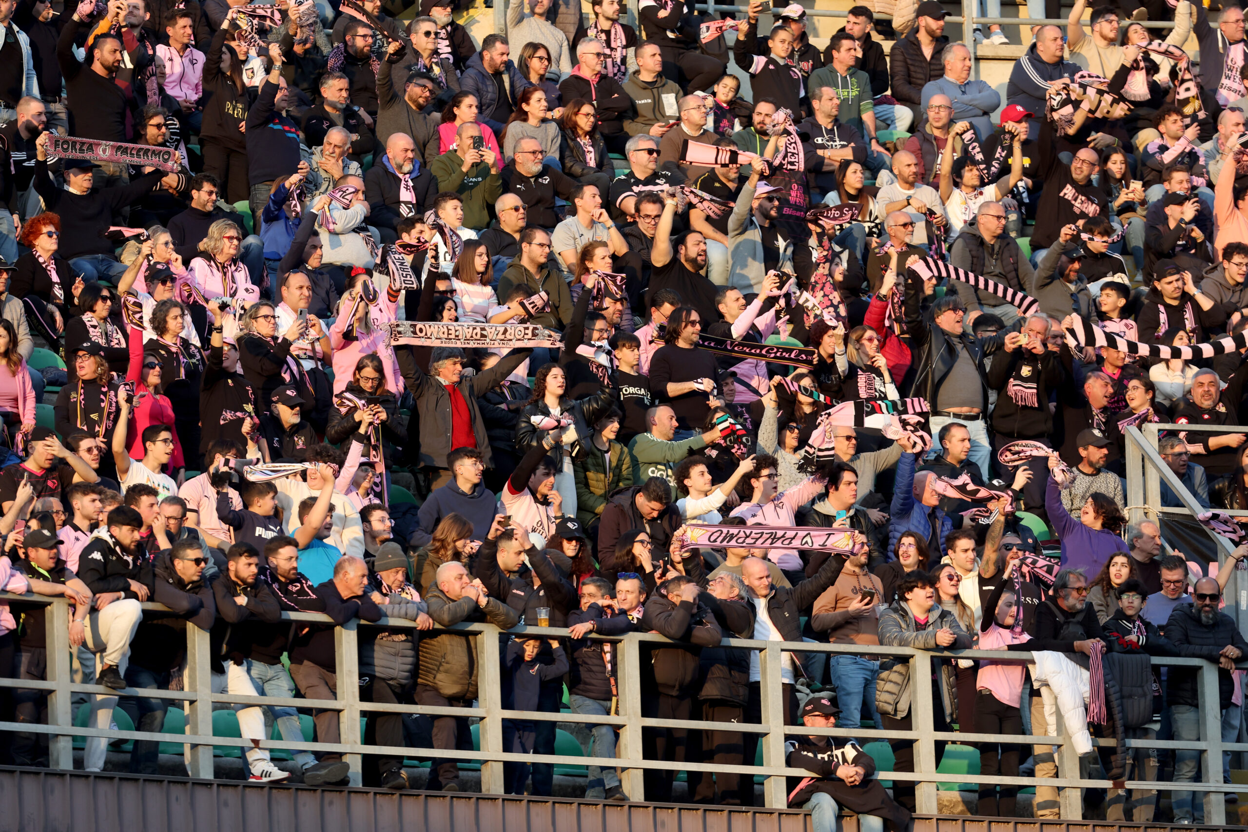 Palermo C5, vittoria sotto l'albero: Sant'Isidoro Bagheria battuto 4-2 -  Calcio Rosanero