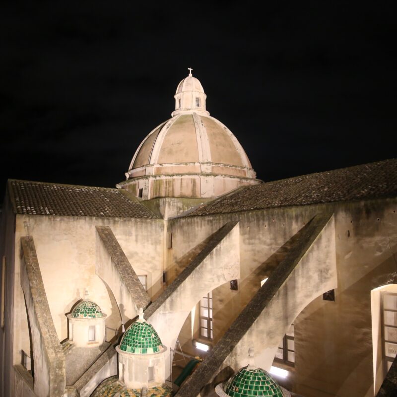 La cupola della chiesa di San Pietro, a Trapani, illuminata nel 2021 con una donazione della City Green Light (foto di Mario Torrente)