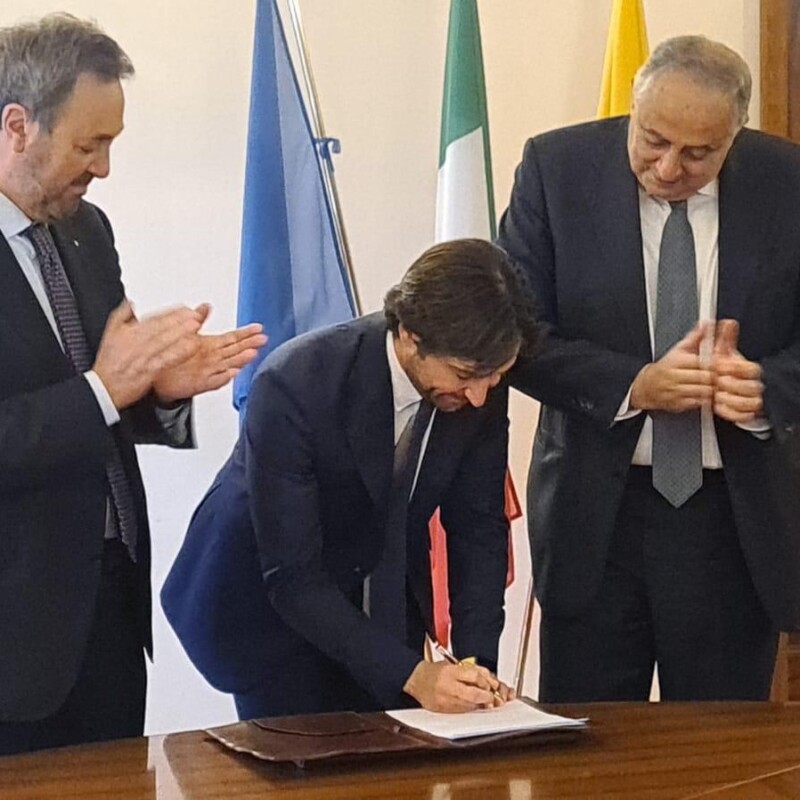 Ferrandelli fa il suo ingresso in giunta a Palermo: la firma del neo assessore